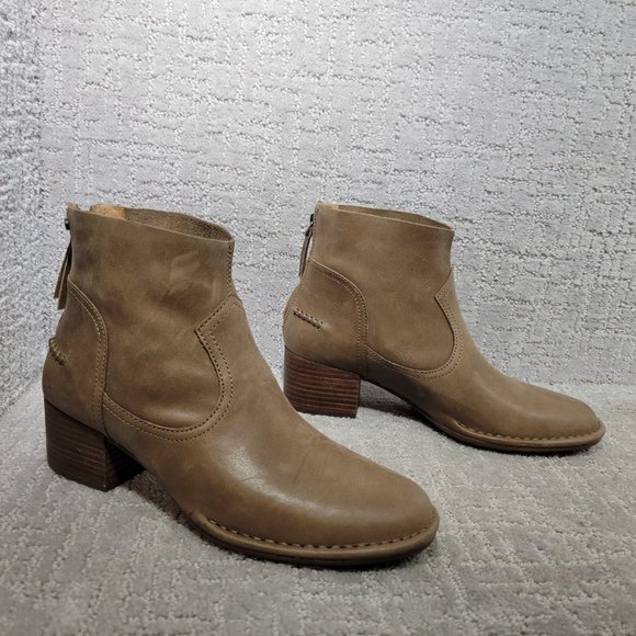 Ugg Bandara Womens Size 9 Sahara Leather Brown Back Zip Ankle Chelsea Boots NEW - Picture 1 of 11
